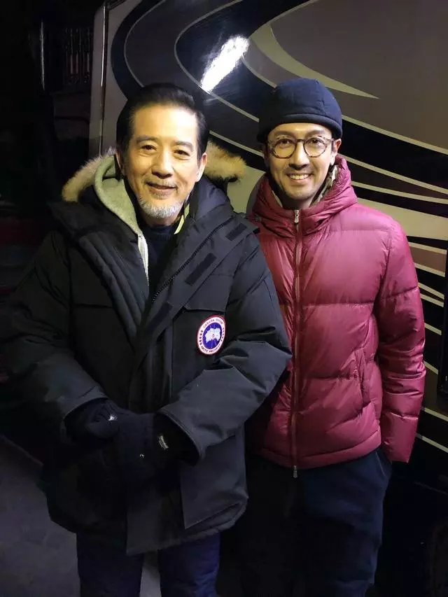 林青霞舊愛和翁虹同框!73歲和51歲,保養得當男帥氣女漂亮