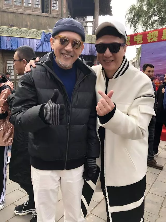 林青霞舊愛和翁虹同框!73歲和51歲,保養得當男帥氣女漂亮