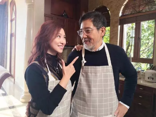 林青霞舊愛和翁虹同框!73歲和51歲,保養得當男帥氣女漂亮