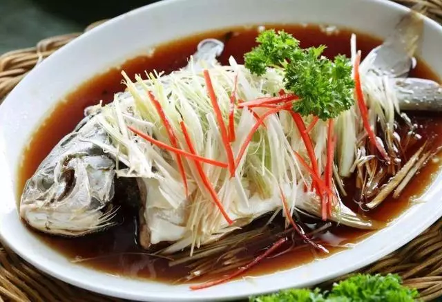 清蒸魚是冷水上鍋還是開水上鍋蒸?還是有很多人做錯,白瞎條好魚