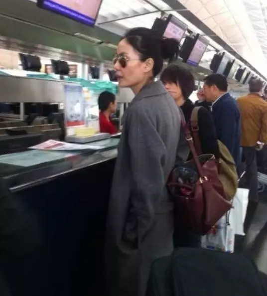 謝霆鋒回歸家庭, 重回張柏芝母子身邊, 天后王菲失望搬離傷心地!