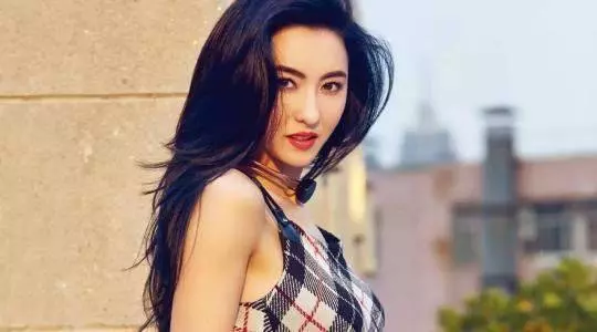 謝霆鋒兒子被問是否介意王菲當後媽,語出驚人說出這話震驚眾人