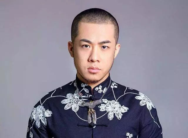 謝霆鋒兒子被問是否介意王菲當後媽,語出驚人說出這話震驚眾人