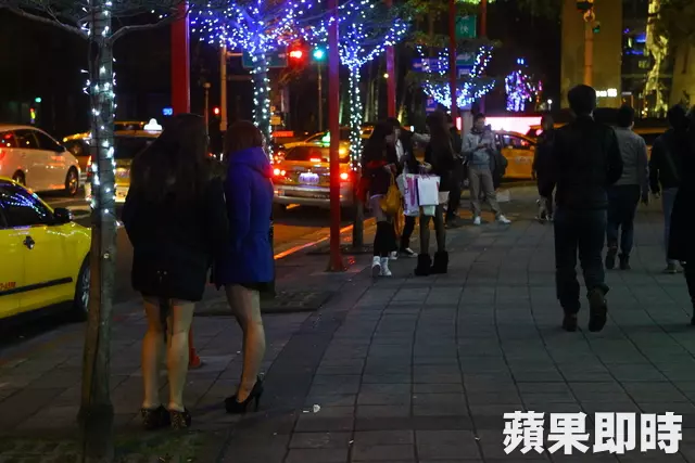 酒醉臥倒夜店門口 帥哥男大生遭撿屍