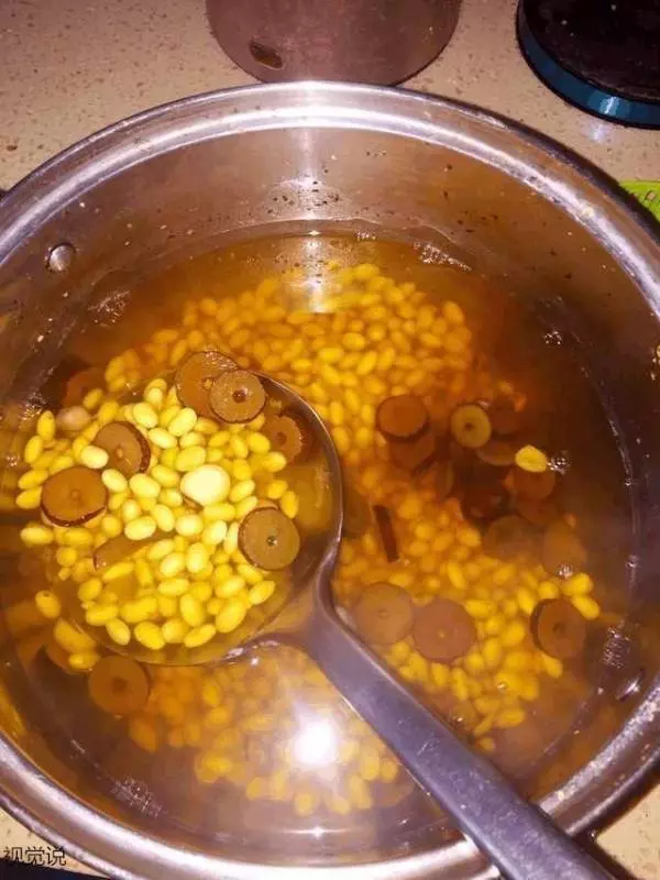 在家豆漿機打的豆漿總是不香?教你一招,比早餐店賣的還好喝呢!
