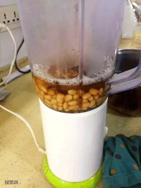 在家豆漿機打的豆漿總是不香?教你一招,比早餐店賣的還好喝呢!