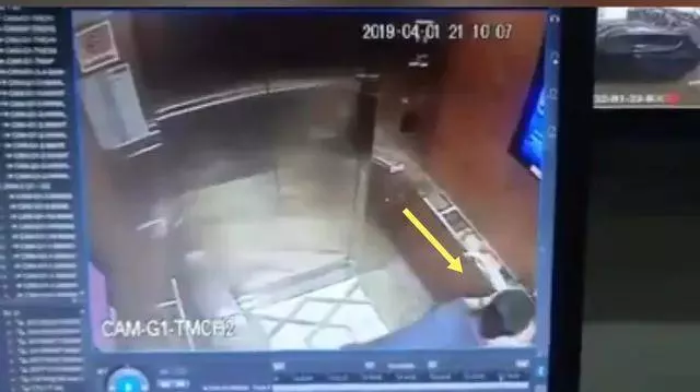 網絡流傳,女童電梯內, 慘遭中年漢猥褻 ,對女童又抱又親的 !
