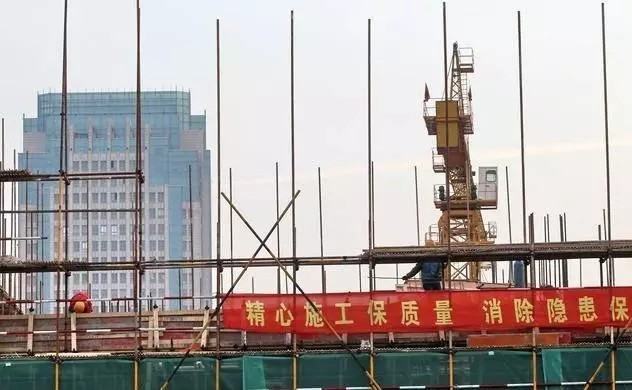 不孝兒媳打罵年邁母親,打工兒子正巧撞見,兒做法讓母親淚流滿面