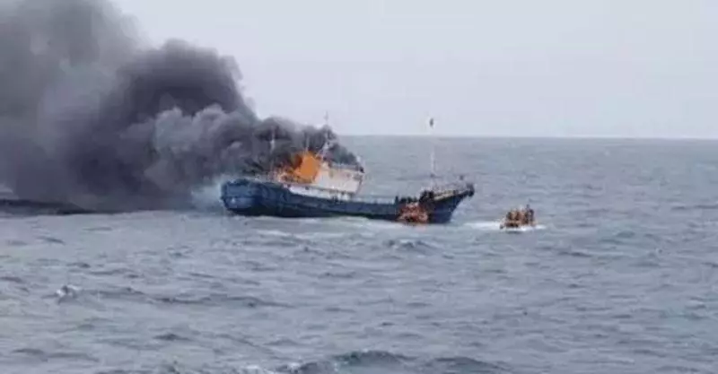 毫不講理!一艘漁船擋住美艦去路,美軍指揮官下令炮擊,船毀人完