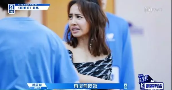 蔡依林「霸氣抓領口」緊貼小鮮肉!下一秒差點嘴對嘴 網激動:姐不可以!