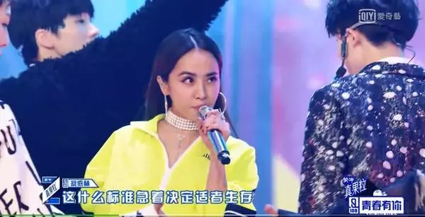 蔡依林「霸氣抓領口」緊貼小鮮肉!下一秒差點嘴對嘴 網激動:姐不可以!