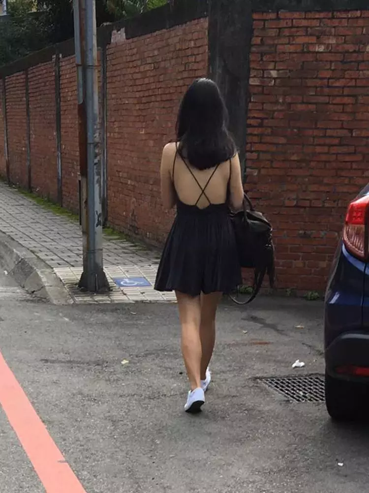 輔大巧遇超殺女大生!細線遮不住… 騎士後方猛盯:一早就上火!