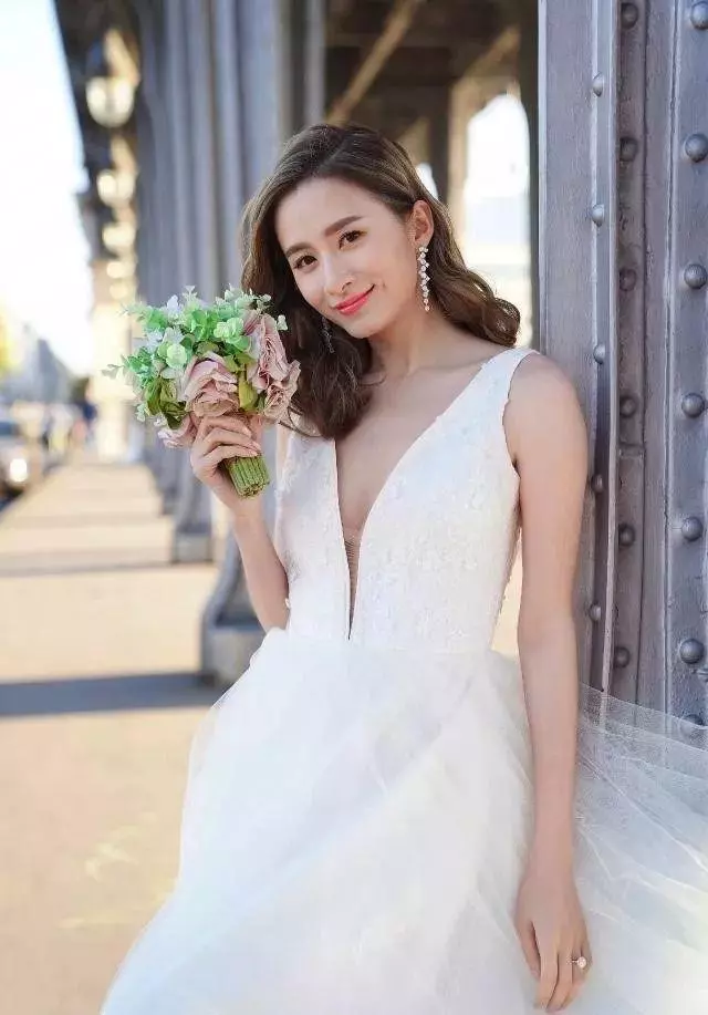 被稱「TVB最美綠葉」宣布結婚後首個生日曬美照,老公是富家公子!