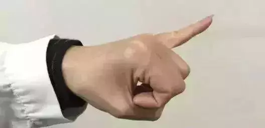 每天按摩小拇指50次,堅持一段時間,腰不疼、腿不酸了,連頭髮也烏黑了,不用去染髮