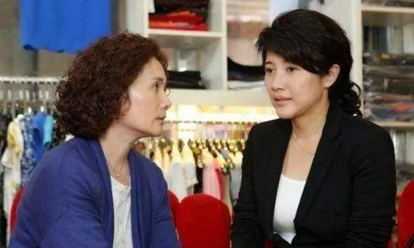 小姑子回娘家坐月子我悉心照料,無意中聽到她們對話,我扭頭就走