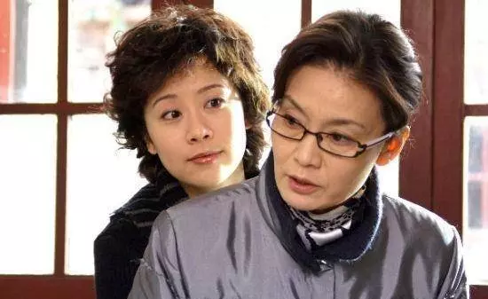 小姑子回娘家坐月子我悉心照料,無意中聽到她們對話,我扭頭就走