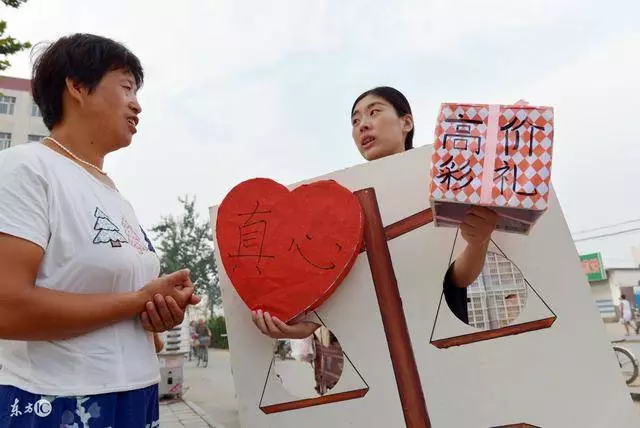 大姑姐結婚我給5000,我結婚她只回300,她的解釋讓我羞愧難當