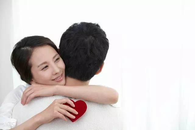 終於拿到離婚證,我心情大好,老婆卻一句話把我打入十八層地獄