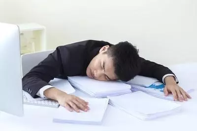 熬夜是慢性自殺,沒有僥倖,看完這些人的經歷你就知道了