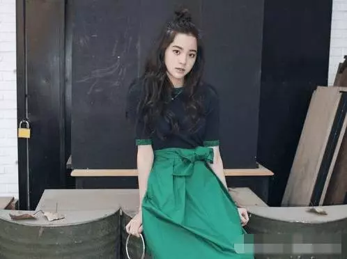 才13歲就美到令人窒息, 因為老爸是他, 所以她死活進不了娛樂圈!