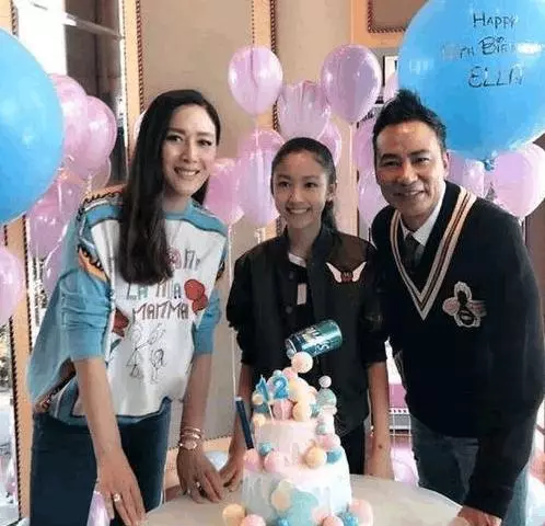 才13歲就美到令人窒息, 因為老爸是他, 所以她死活進不了娛樂圈!