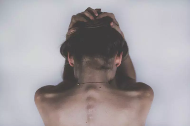 添好運主管強壓工讀妹 頭埋男同事大腿間