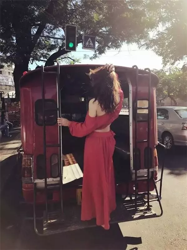 歲離婚帶著孩子的單親媽媽,某天女兒的一句話,讓她決心用18個月從「黃臉婆」逆襲成「超美辣媽」!