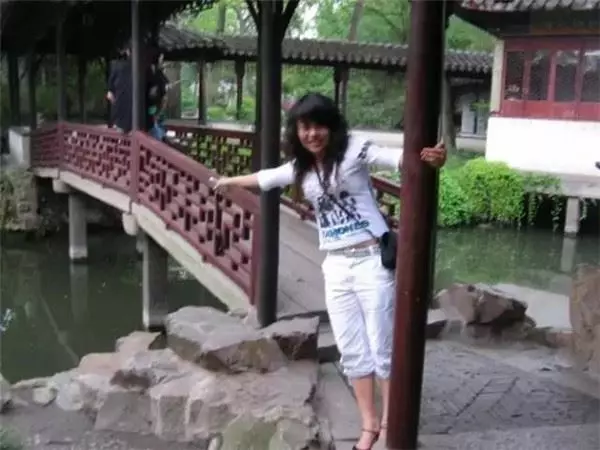 歲離婚帶著孩子的單親媽媽,某天女兒的一句話,讓她決心用18個月從「黃臉婆」逆襲成「超美辣媽」!