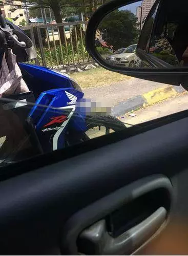 印裔男子:「小姐,你車子的輪胎輾到我的腳」報警之後警察卻這樣說?