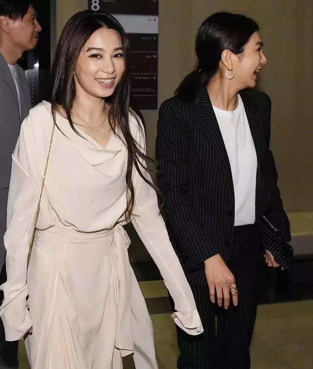 陳嘉樺田馥甄同框現身婚宴,賣萌尬舞少女心爆棚