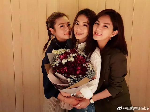 陳嘉樺田馥甄同框現身婚宴,賣萌尬舞少女心爆棚