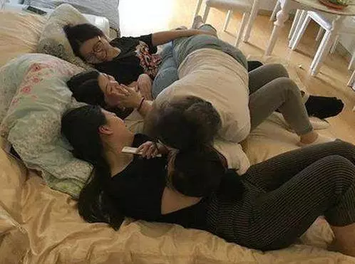 老婆的好姐妹說要過來一起洗澡,老婆讓她等我出差再來,感覺哪裡不對啊!