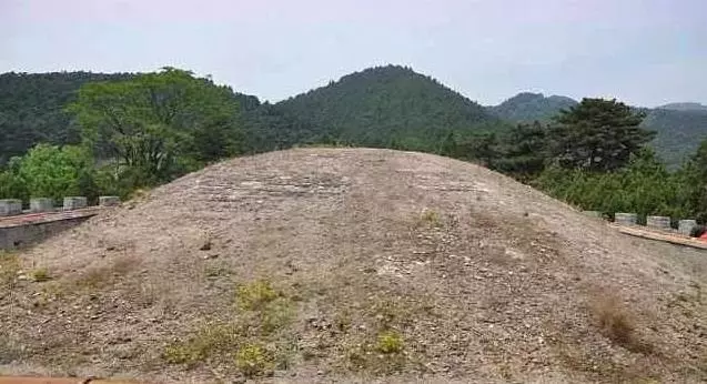 慈禧太后墳前為什麼寸草不生?只因慈禧臨終前下了這道懿旨