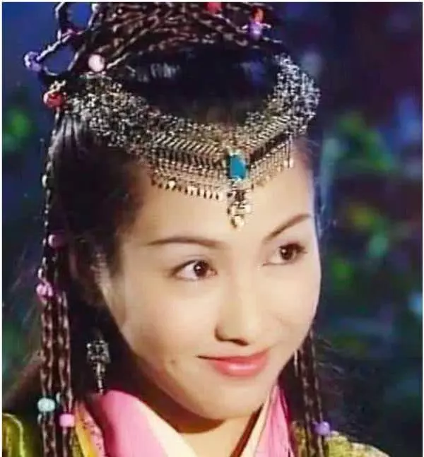 曾是最美趙敏,浴室被生父暴打,自殺10餘次,死後3天都無人知