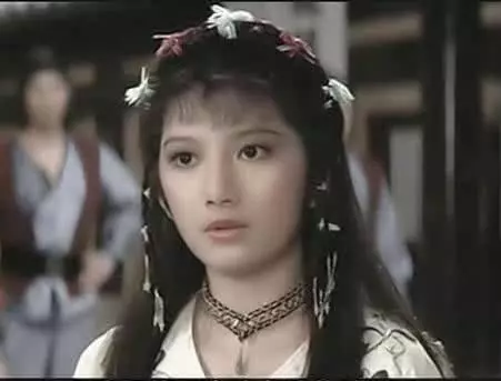 曾是最美趙敏,浴室被生父暴打,自殺10餘次,死後3天都無人知
