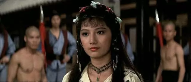 曾是最美趙敏,浴室被生父暴打,自殺10餘次,死後3天都無人知