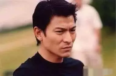 九叔林正英招惹黑社會,洪金寶出面去談判,沒想到被對方KO了