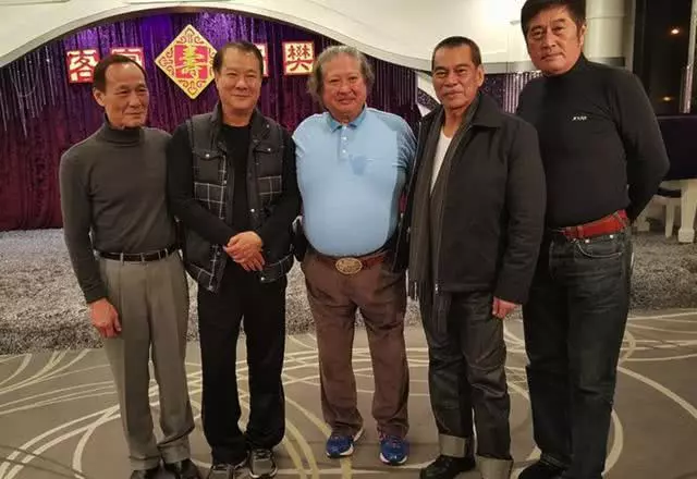 九叔林正英招惹黑社會,洪金寶出面去談判,沒想到被對方KO了