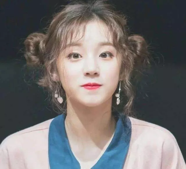 30歲baby與27歲迪麗熱巴,同時cos冰雪女王,沒有體現年齡優勢