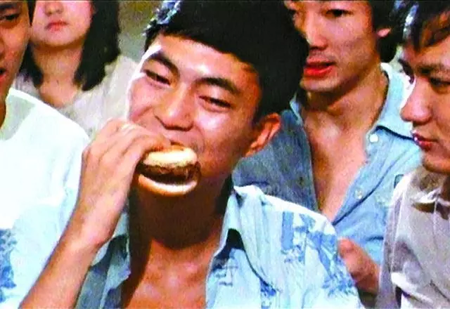 22歲被周潤發捧紅,拍戲22年卻未能大紅,如今62歲耕田發財致富!