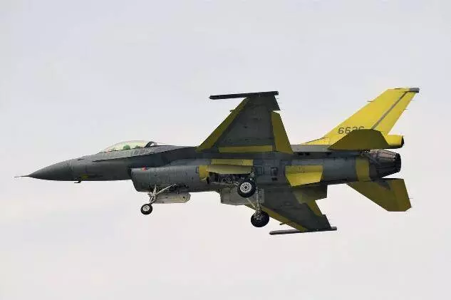 美媒:特朗普擬擱置對台軍售案 台網友:我們永遠都是棋子