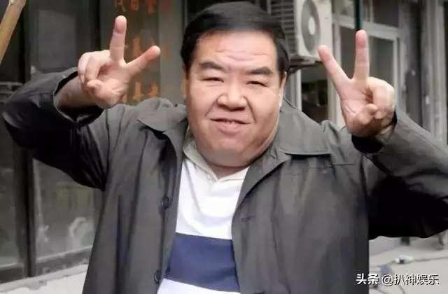 68歲影帝鄭則仕,曾欠下巨債沒錢吃飯,好友散盡,美妻不離不棄