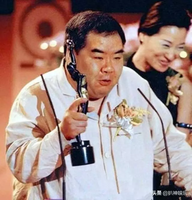 68歲影帝鄭則仕,曾欠下巨債沒錢吃飯,好友散盡,美妻不離不棄