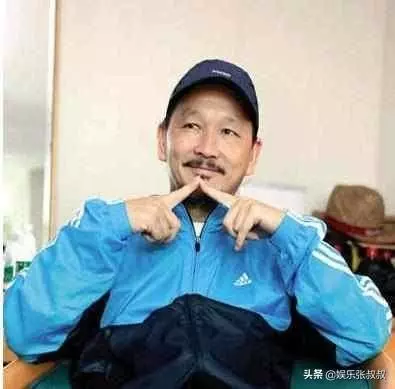 長的不帥,娶TVB昔日花旦生了三個兒子,現64歲活的比戲裡坎坷!