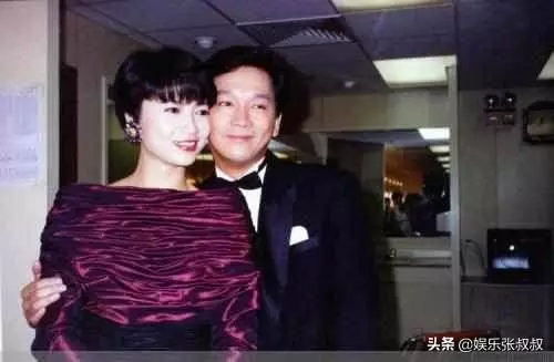 長的不帥,娶TVB昔日花旦生了三個兒子,現64歲活的比戲裡坎坷!