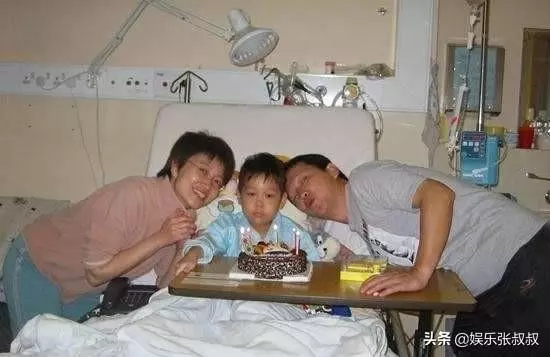 長的不帥,娶TVB昔日花旦生了三個兒子,現64歲活的比戲裡坎坷!