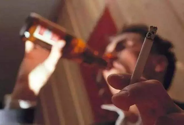 為什麼睡很久還是很累?睡眠好,人才長壽,睡覺前不要犯這些錯誤