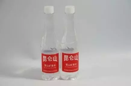 20年老保姆教你這樣子打掃!只花「十塊錢」就可以讓家裡瓷磚污垢油漬全部消失!