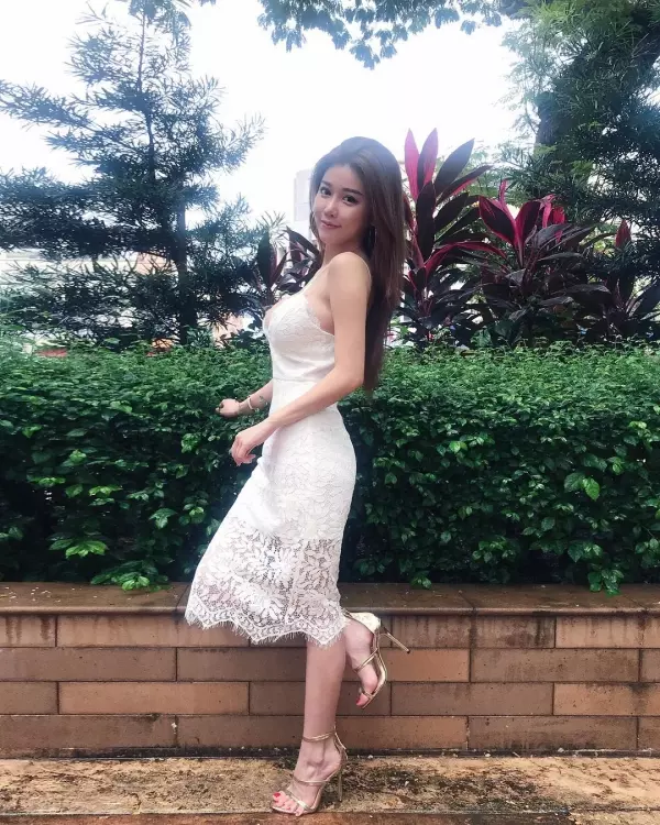 花香還有股奶香?!大馬「女神」周甄娜,業配乾燥花卻「完全失焦」?網民暴動:女神R!