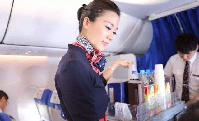 為什麼空姐下了飛機,都要去酒店而不能回家?今天總算明白了